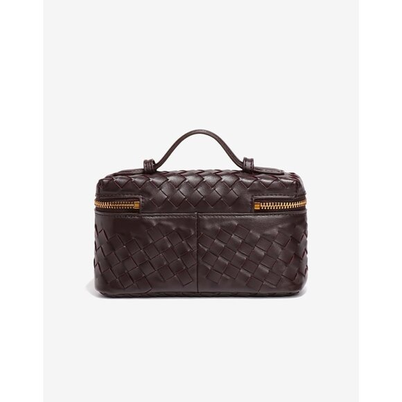 Elegant Woven Crossbody Handbag with Gold Hardware - Ideal for All Occasions - Picture 4 of 7